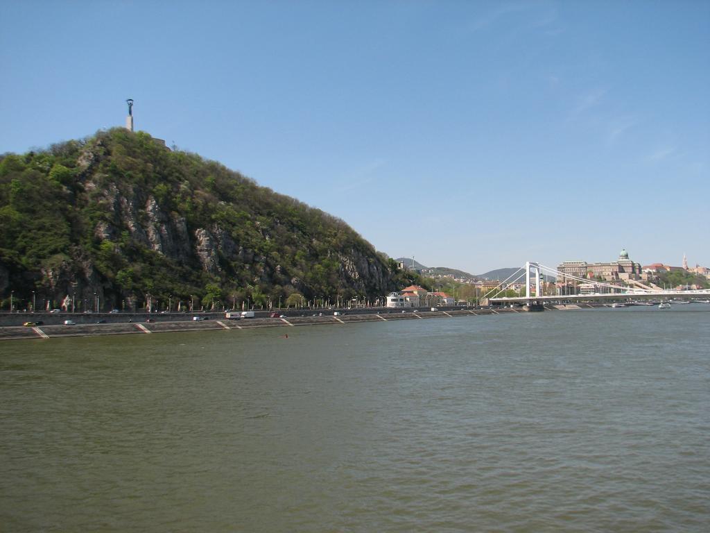 Central Danube Apartment Будапешт Номер фото